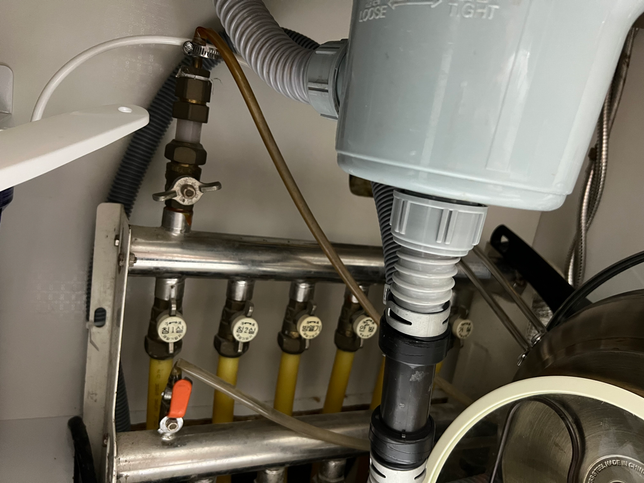 싱크대 밑 보일러 호수 관련 질문이요의 0번 째 이미지