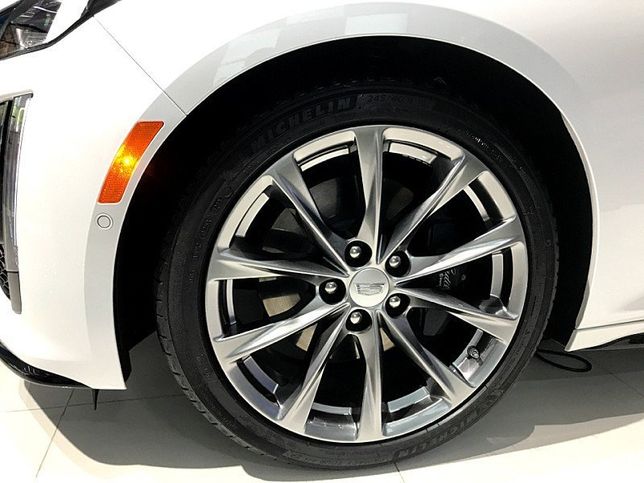 요즘 출시되는 차들은 왜 휀다쪽에 주황색등이 달려있는건가요?의 0번 째 이미지