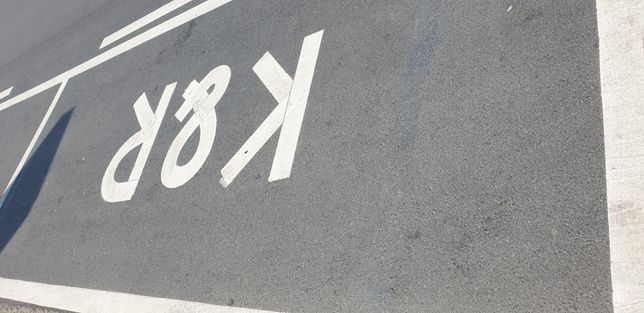 전철역앞 주차선이 그어져있고 K&R 이라고 써져 있읍니다 무엇을 표시 하는건지요?의 0번 째 이미지