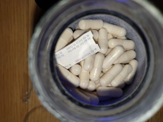 (사진o)영양제 안에 하얀색 가루들 있는데 먹어도 될까요???의 1번 째 이미지