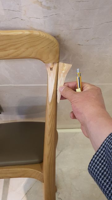 숙박업소에서 의자가 파손됐다고 배상하라는데요의 0번 째 이미지