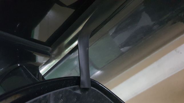 자동차 창문 고무 몰딩이 떨어졌어요의 0번 째 이미지