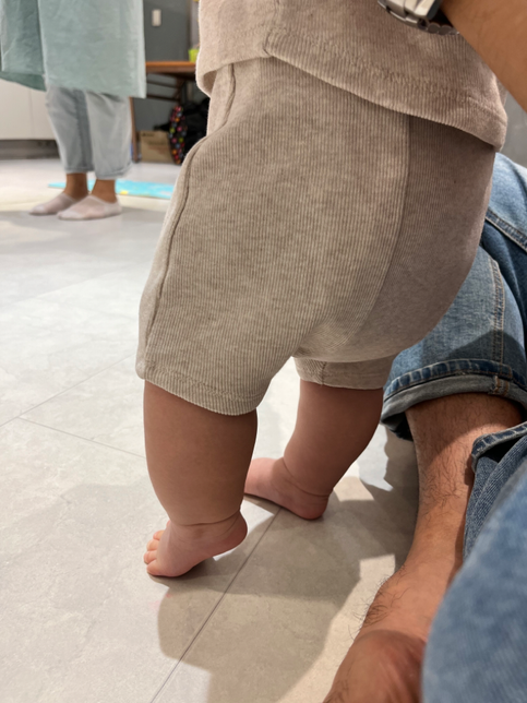 8개월 접어드는 애기,일어서는연습할려는데…의 0번 째 이미지