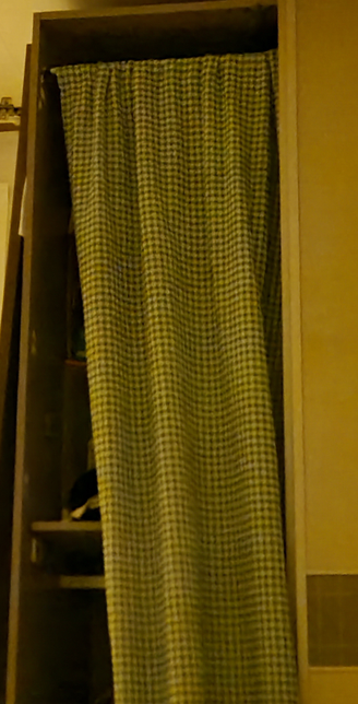 옷장문이 오래되서 떨어졌습니다의 0번 째 이미지