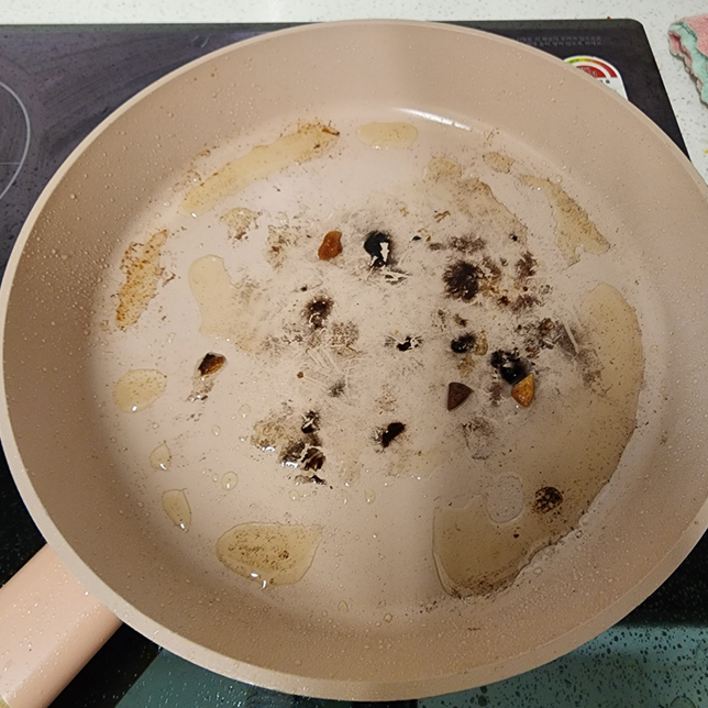 3개월 된 프라이팬.. 자꾸 타면 버려야 할까요?의 0번 째 이미지