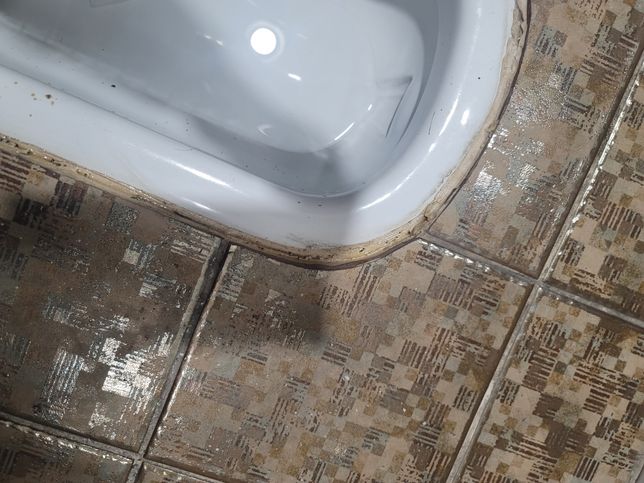 일본식 대변기 옆 실리콘 바른 곳 청소하는 방법이 있을까요?의 0번 째 이미지