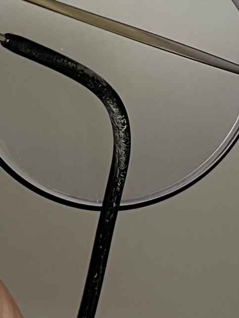 안경다리 귀 닿는 부분 재질이 뭔가요?의 0번 째 이미지