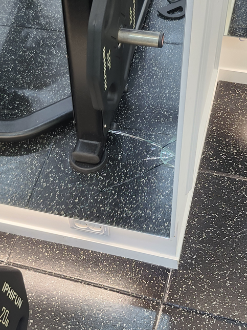 헬스장 거울파손-손해 배상 어떻게 해야될까요?의 0번 째 이미지