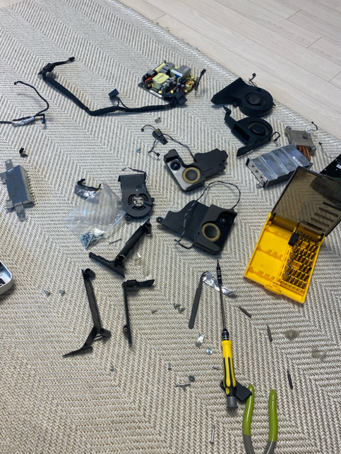 구형아이맥 분해후 스탠드 고정이 안되요 어떻하죠?의 1번 째 이미지