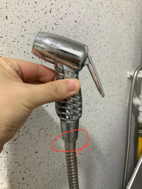 배란다에 있는 세탁가와 연결되어있는 호스 입구부가 계속 새요의 0번 째 이미지