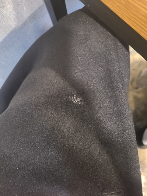 코트에 담배빵 놔서 고민인데 수선 비용이 궁금해요의 1번 째 이미지