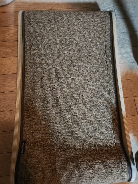 다른 고양이가 사용하던 목재 스크래치 받침 가져와서 사용해도 되는지요?의 0번 째 이미지