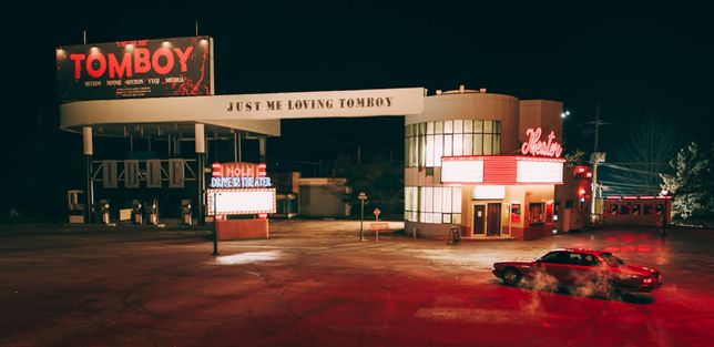 뮤직비디오 스튜디오의 이미지를 2차 창작하면 법률적으로 문제가 될까요?의 0번 째 이미지