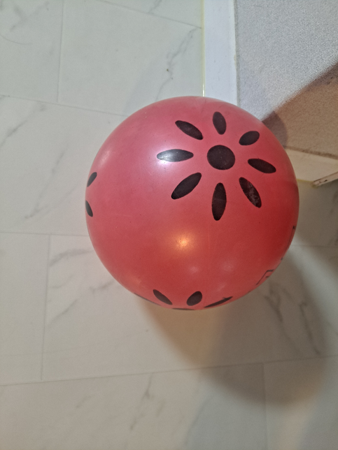 이런 고무공안에는 뭐가 들어있어서 잘 튀나요?의 0번 째 이미지