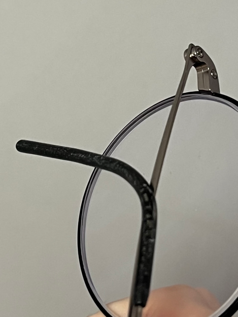 안경다리 귀 닿는 부분 재질이 뭔가요?의 1번 째 이미지