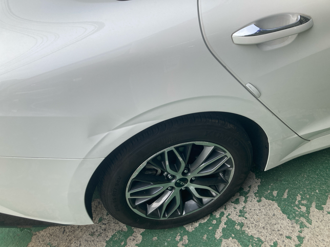 장애인활동지원사입니다. 장애인분 승용차로 병원 신부름 가다 차량이 약간 파손 됐습니다.의 0번 째 이미지