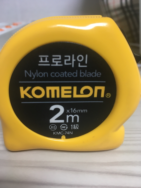 이 코메론 2m 줄자 유리섬유로 만들어진 줄자인가요?의 0번 째 이미지