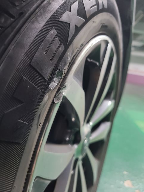 이정도사진 상태면 타이어 갈아야할까요?조금더 타도 될까요?ㅜㅜ의 2번 째 이미지
