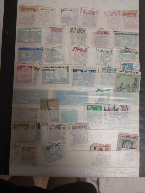 아주옛날에 보관했던것처럼보이는 우표가격이 궁금해요의 0번 째 이미지