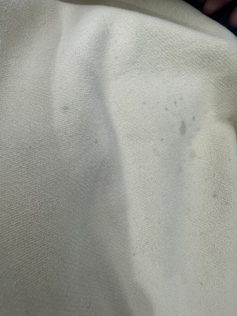 맨투맨에 뭍은 얼룩 어떻게 제거할까요?의 0번 째 이미지