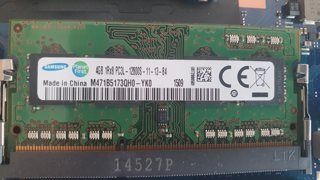 노트북 램을 사려고 노트북을 뜯어서 확인해 봤는데요. 무슨 램을 사야할지 알려주실수 있을까요? (사진 확인 요망)의 0번 째 이미지