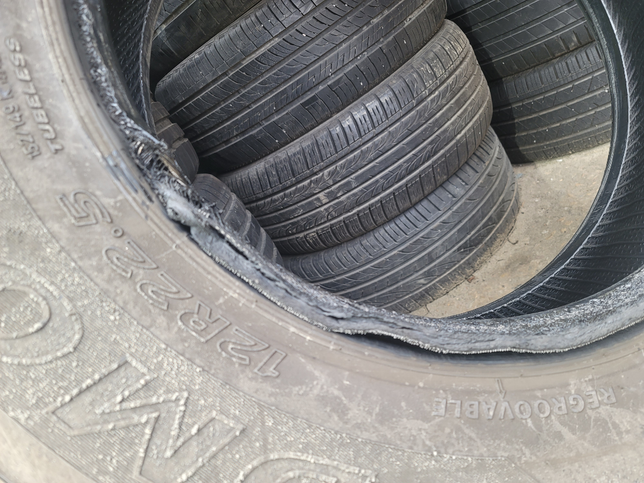 자동차 타이어가 이렇게도 펑크가 나나요?의 0번 째 이미지