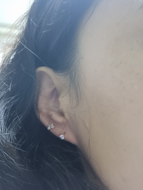 피어싱을 했는데요 대가 길어서 피어싱이 앞으로 나와요의 0번 째 이미지