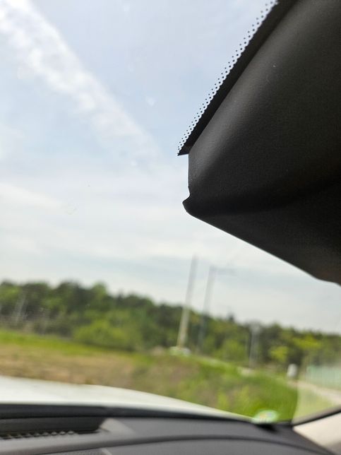 빌트인캠2 케이스 원래 깨져있나요?의 0번 째 이미지