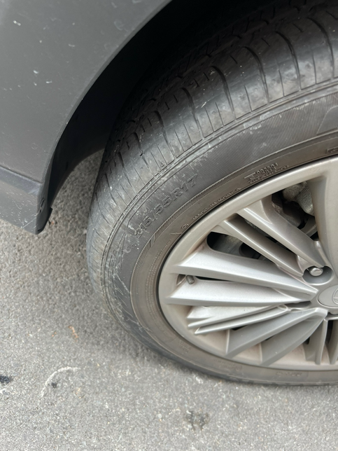 앞바퀴 타이어 2개 이정도면 바꿔야하나요??의 1번 째 이미지