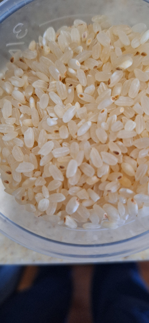 10년은 아니고 10년 가까이 오래된 쌀, 쌀 한쪽에 빨간점이 생겼는데 먹어도 될까요?의 0번 째 이미지