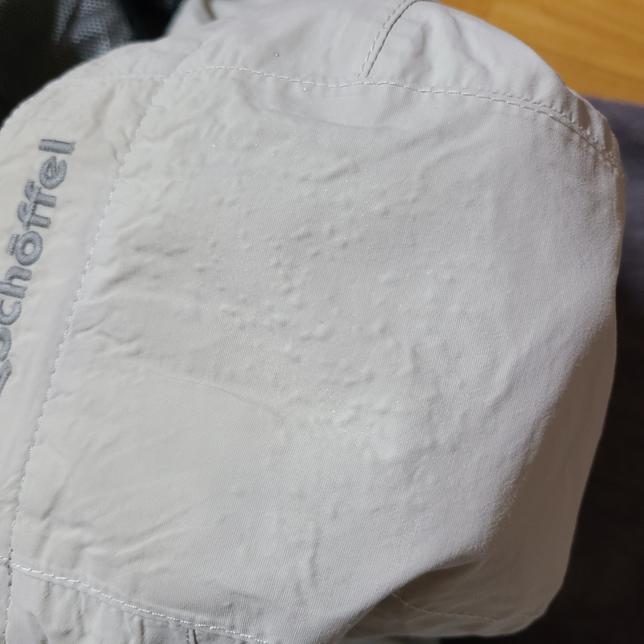 등산복 옷감 표면이 우글거리는데 왜그런건가요?의 1번 째 이미지