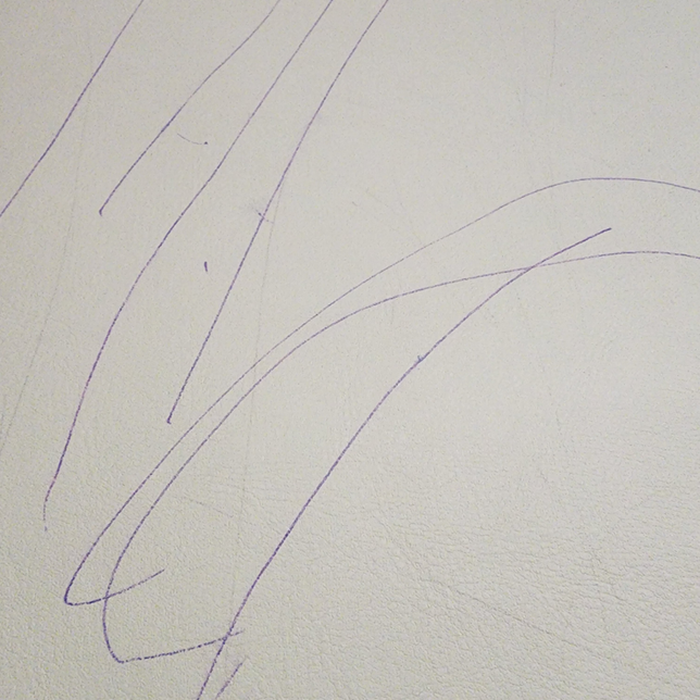 매트에 남은 볼펜자국은 어떻게 지워야 할까요?의 0번 째 이미지