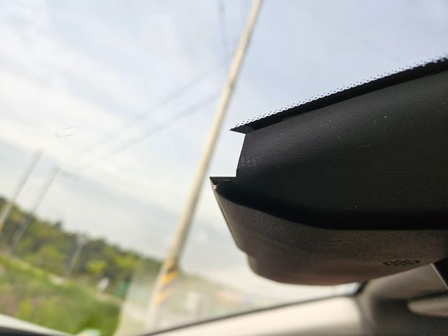 빌트인캠2 케이스 원래 깨져있나요?의 1번 째 이미지