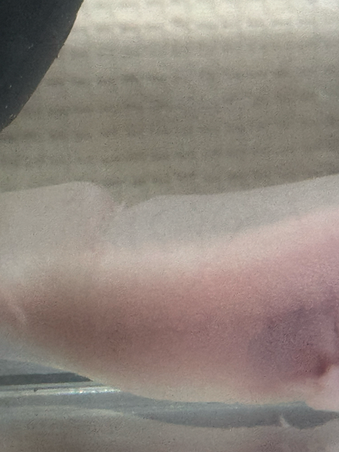 집을 청소해주다가 옮겨줄때 떨어트렸어요..의 1번 째 이미지