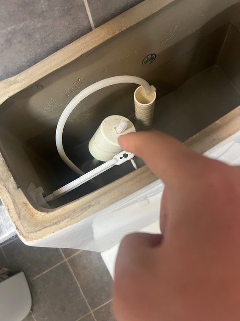 변기 누르고 물찰때? 물찬후에 이부분에서 끼이이이읽 소리나는데 어케하죵의 0번 째 이미지