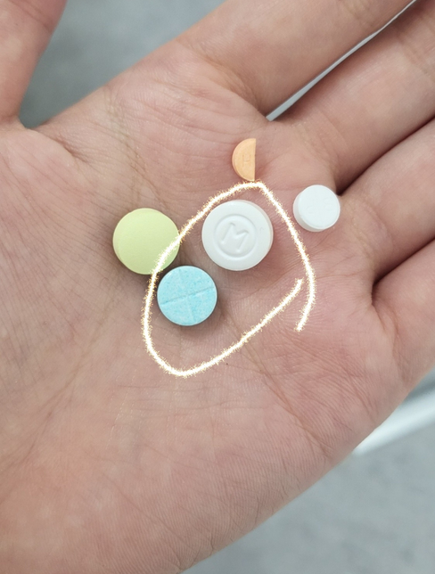 사진속에 있는 다이어트약 이름이 뭘까요?의 0번 째 이미지