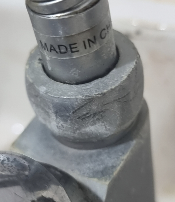 샤워기 호스 교체하는데 육각 너트가 잘 안풀리네요 잘 푸는 방법이 있을까요의 0번 째 이미지