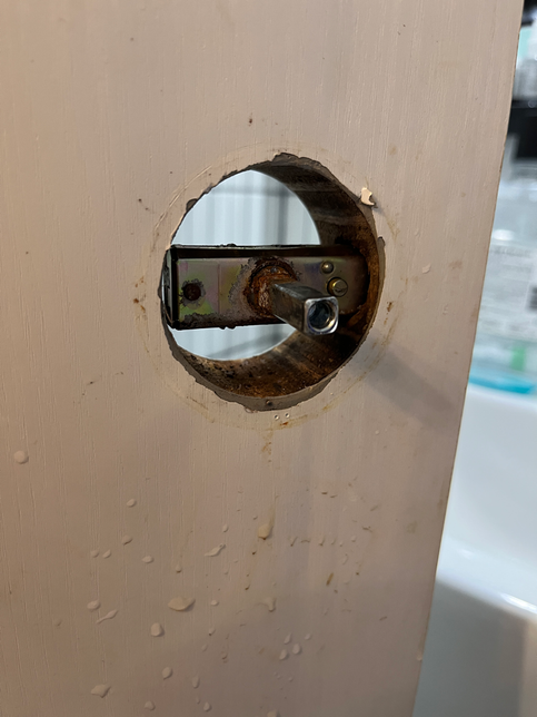 문고리가 녹슬어서 교체방법 있을까요의 1번 째 이미지