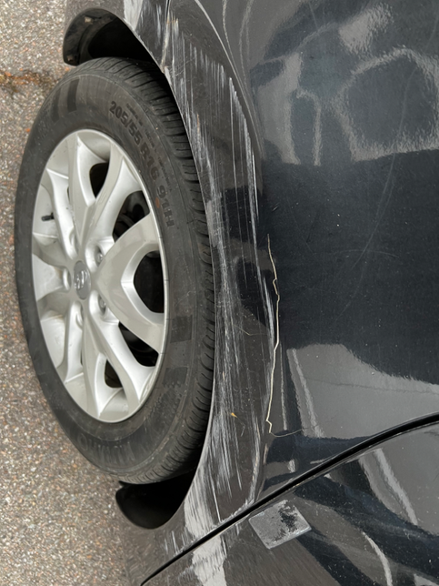 자동차 도색이 벗겨진건가요?? 수리하는데 금액이 얼마나 나올까요?의 0번 째 이미지