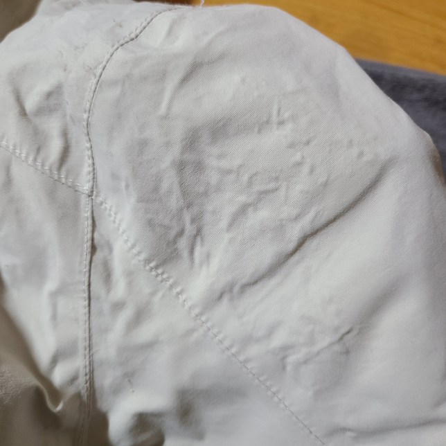 등산복 옷감 표면이 우글거리는데 왜그런건가요?의 0번 째 이미지