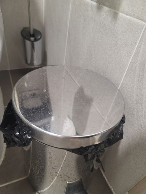 알루미늄 쓰레기통 겉면에 먼지 안 붙게 하는 방법이 없을까요?의 0번 째 이미지