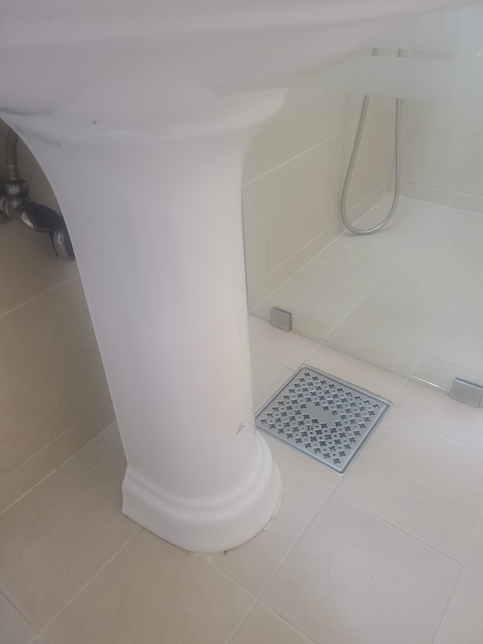 세면대가 이렇게 설치되어있으면 배수관은 어떻게 교체하나요?의 0번 째 이미지