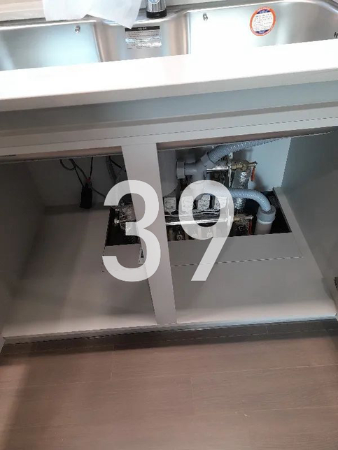 싱크대 밑 가림막과 홀커버는 원래 없는건가요?의 0번 째 이미지