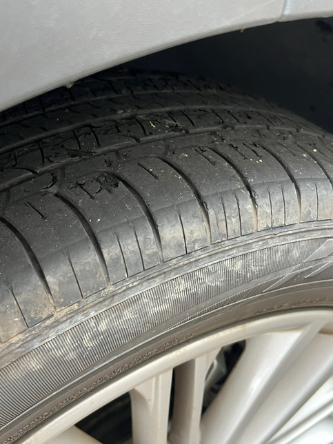 앞바퀴 타이어 2개 이정도면 바꿔야하나요??의 3번 째 이미지