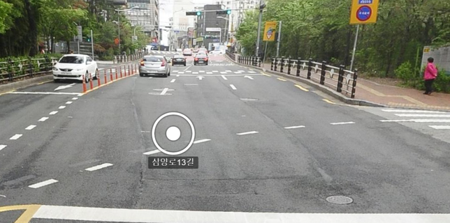 아스콘 재포장 공사를 할 때 이렇게 단차처럼 보이는게 시공 능력 부족인가요 아니면 원래 생기는건가요??의 0번 째 이미지