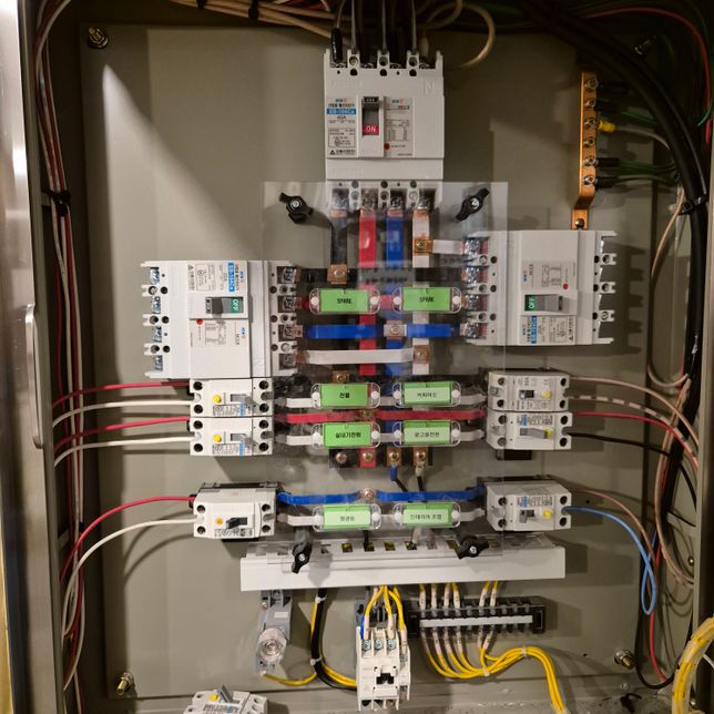 8평가게인데 안쓰는 SPARE자리나 다른차단기자리에 콘센트 전선하나 따서 낼수있나요 ?의 0번 째 이미지