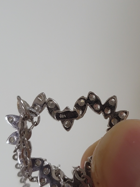 선물받은 목걸이 줄에 k14w라고 적혀있는데 무슨 뜻일까요?의 1번 째 이미지