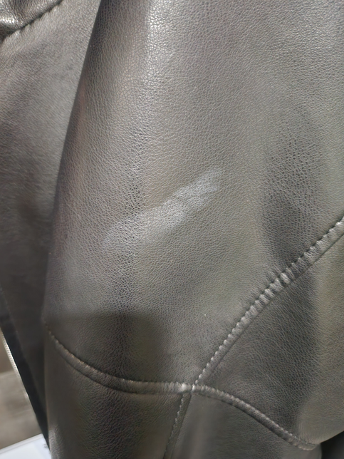 인조가죽 자켓 흰색 얼룩이 생겼는데....의 0번 째 이미지