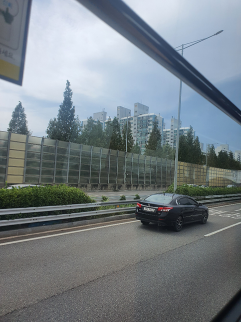 아파트 왜 중간에 이렇게 길게 짓나요?의 0번 째 이미지