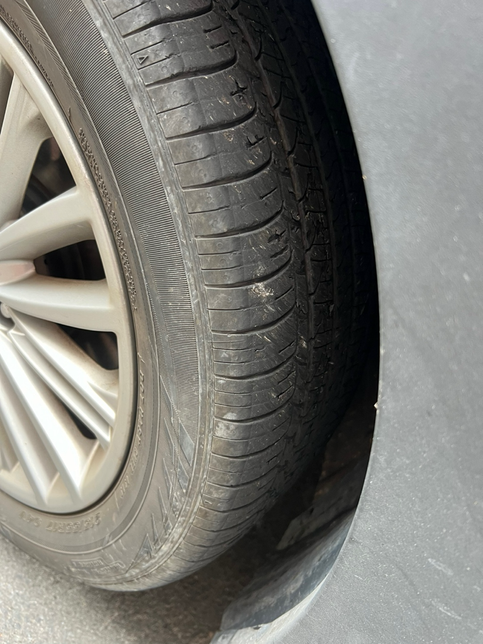 앞바퀴 타이어 2개 이정도면 바꿔야하나요??의 0번 째 이미지